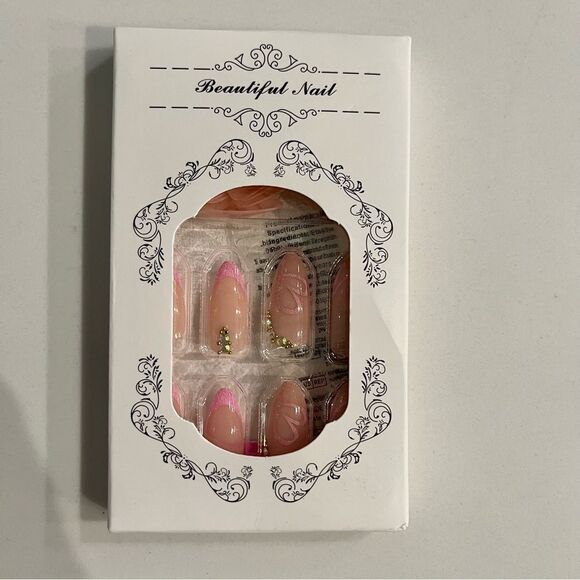 Pink press on nails - Picture 3 of 3